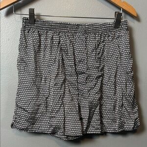 Metropolitan View Men’s Silk Black and White Patterned pajama Shorts size M